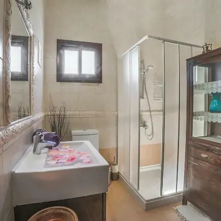 Tatil Evi Traditional House Lofou