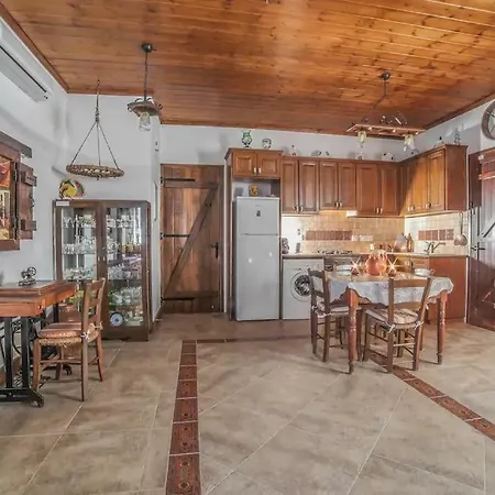 Tatil Evi Traditional House Lofou