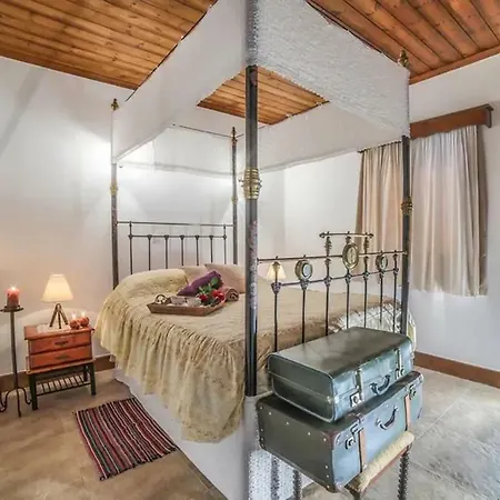 Tatil Evi Traditional House Lofou